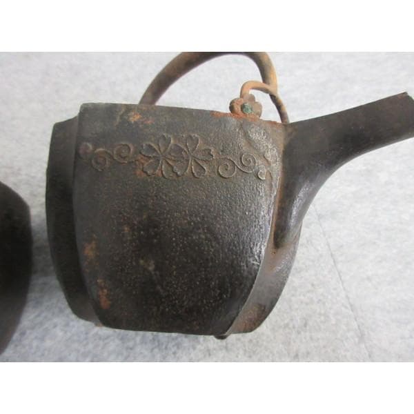 提手銀象嵌金蒔絵蓋桜文鉄銚子一対 [B27068]