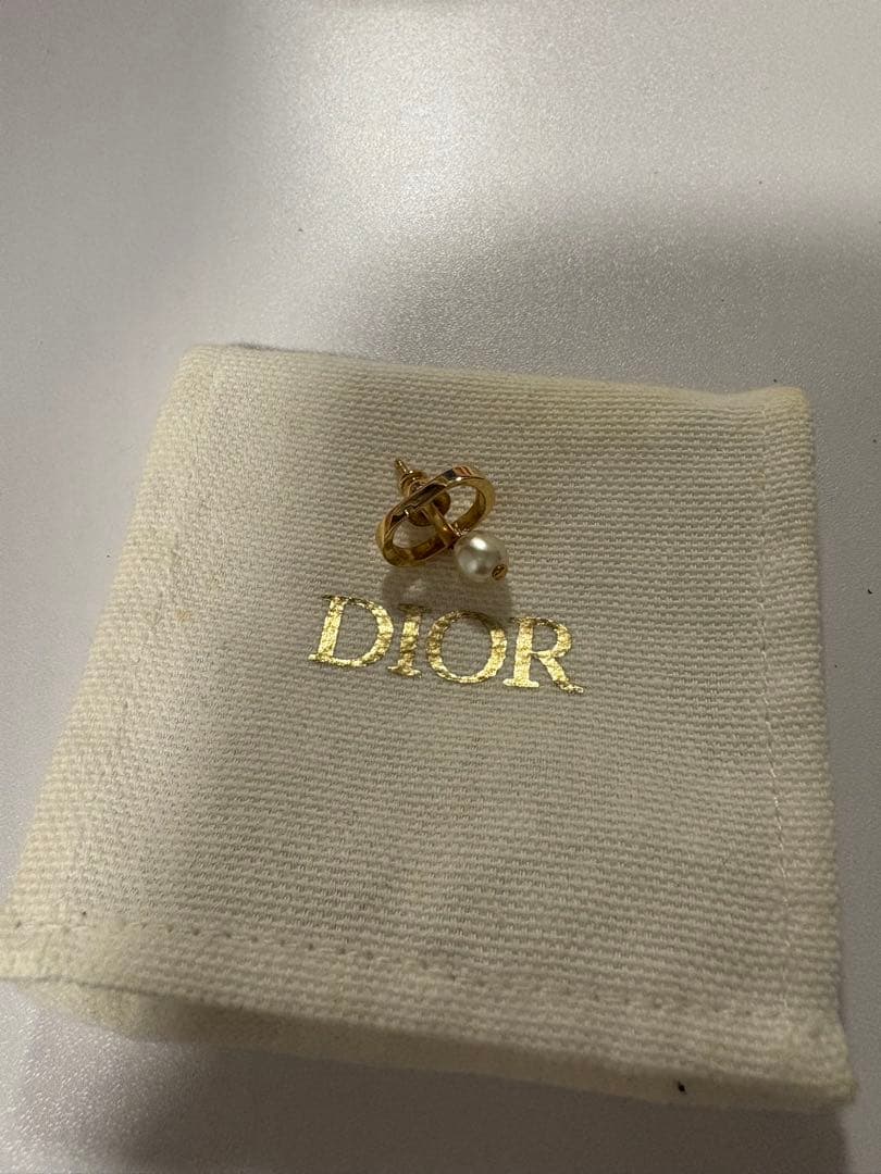 片耳Dior ゴールド フープピアス パール付き