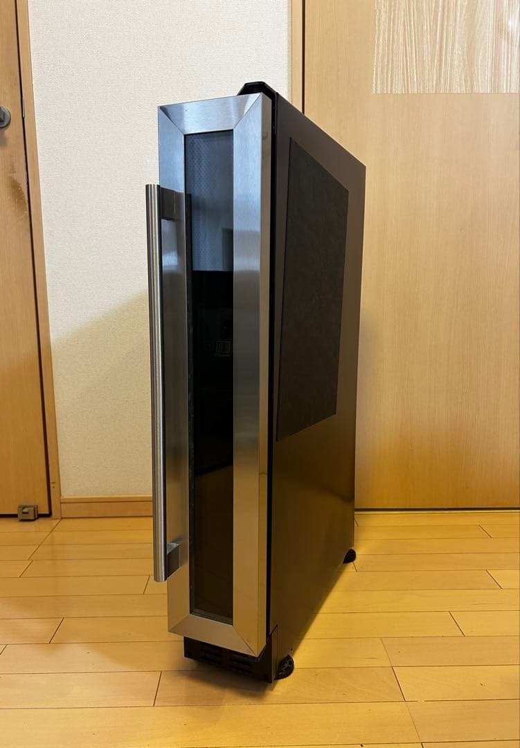 Dometic スリムタワーワインセラー（右開き） ST7