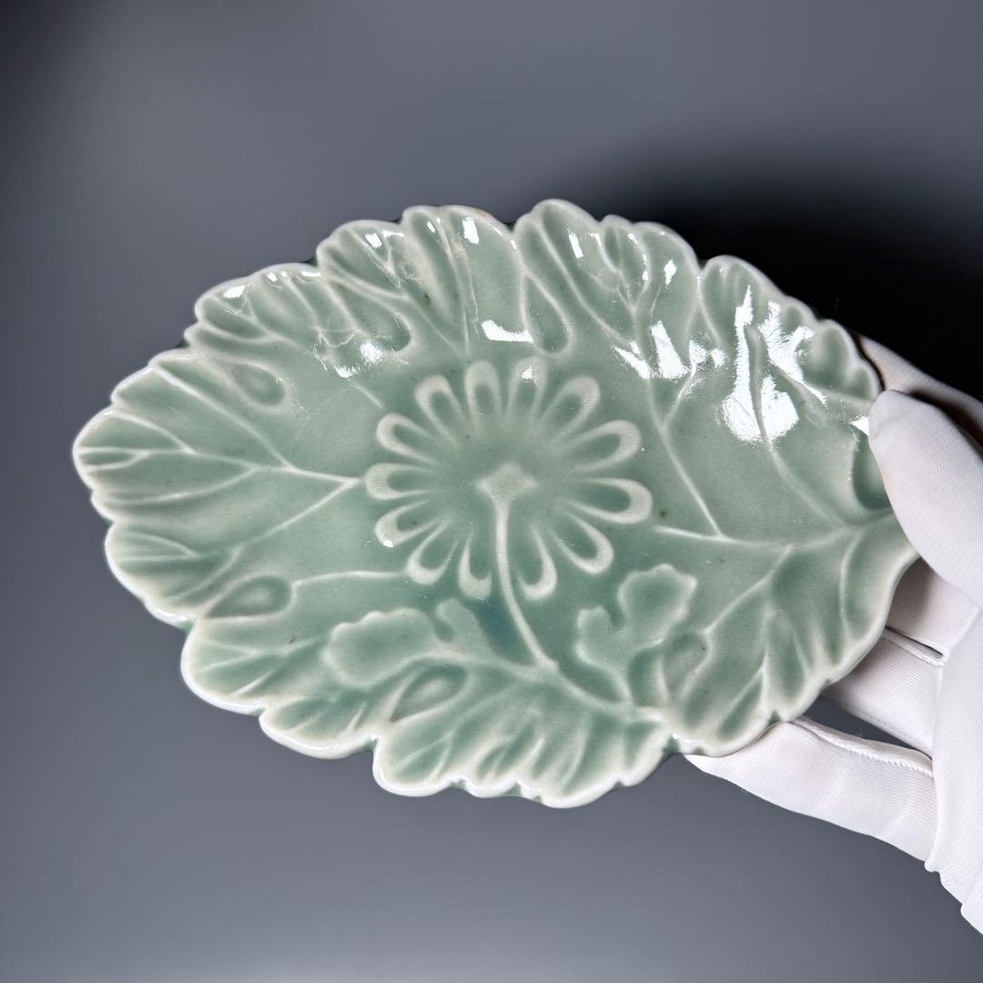 幕末〜明治　鍋島青磁　花文様陽刻葉形皿　12枚　料理屋　古器を楽しむ