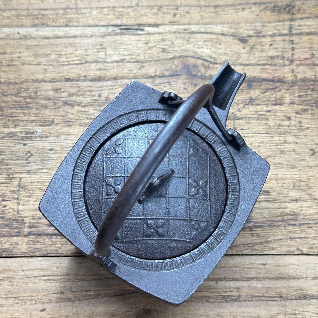 a724 送料込 遠州公好 檜垣地紋 四方絢鍋 金襴手蓋 御釜師 浄清造 共箱