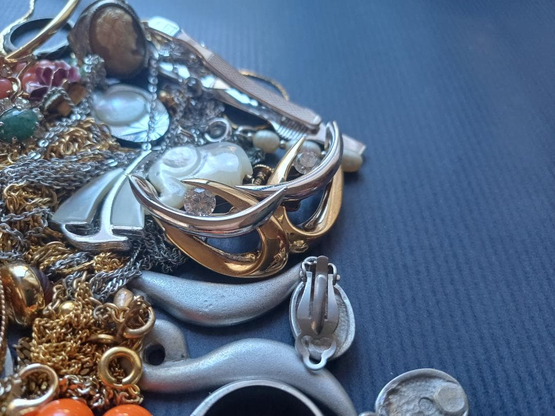 J*3様 遺品整理品 ジュエリーまとめ売り ゴールド・ シルバーカラー 計331