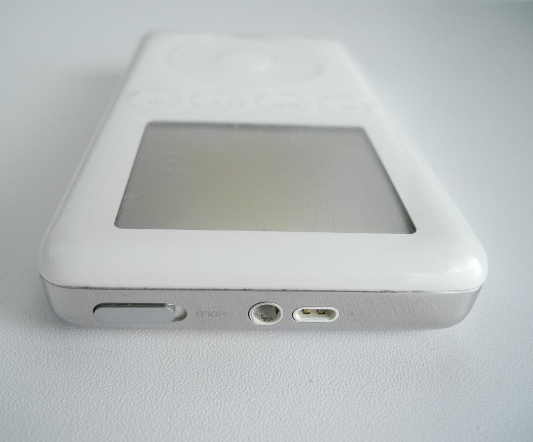 動作品　第3世代iPod　ACアダプター・ケーブル付き