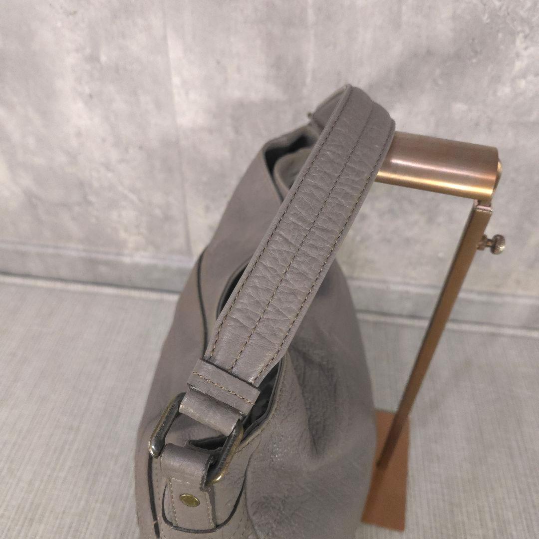 BURBERRY　バーバリー　ブルーレーベル　レザー　ショルダーバッグ　オーバル