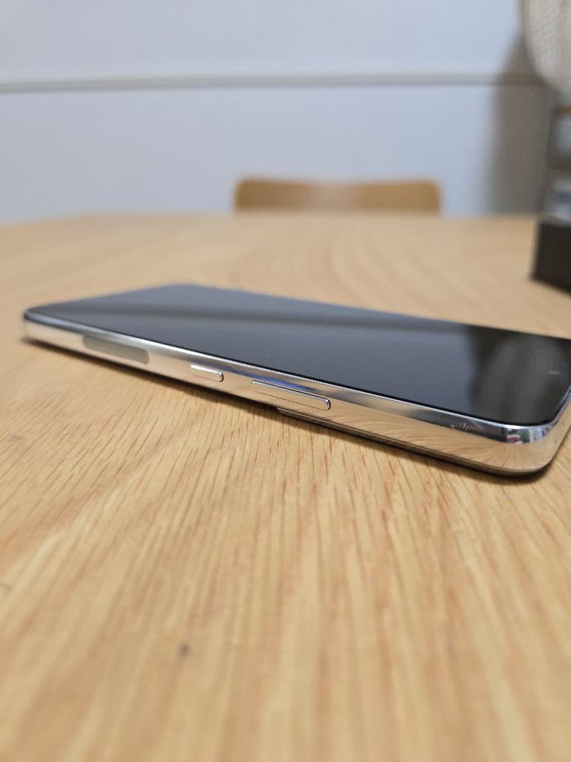 Galaxy S22 256GB ホワイト docomo版 SC-51C 箱付き