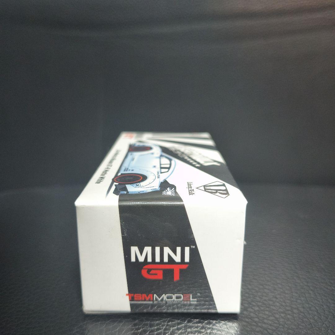 LIBERTYWALK LB Works Nissan GT-R マットホワイト