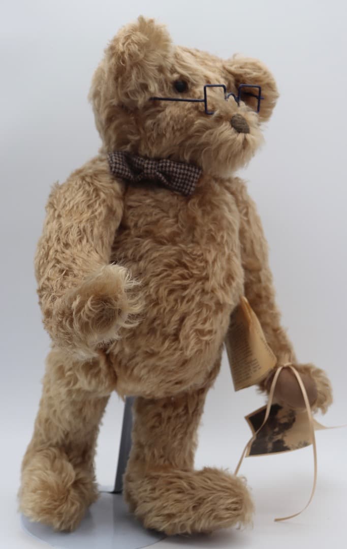 卒業帽をかぶった大きなテディベア 47cm アーティスト・ベア