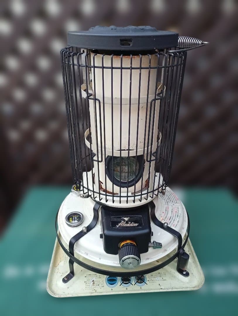 アラジンストーブ。メンテナンス済。純正品芯交換済。取説付。オリジナルペイント。