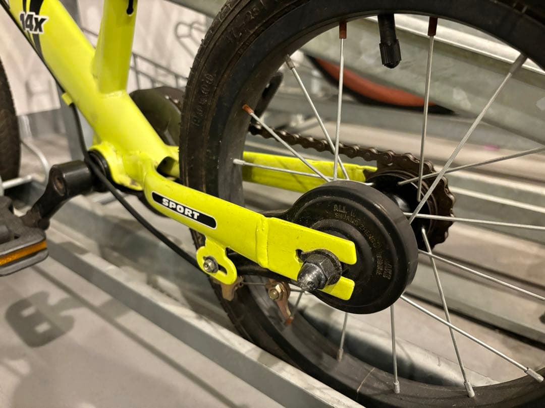 大人気廃盤カラー　ライムイエロー　ストライダー　STRIDER　14X