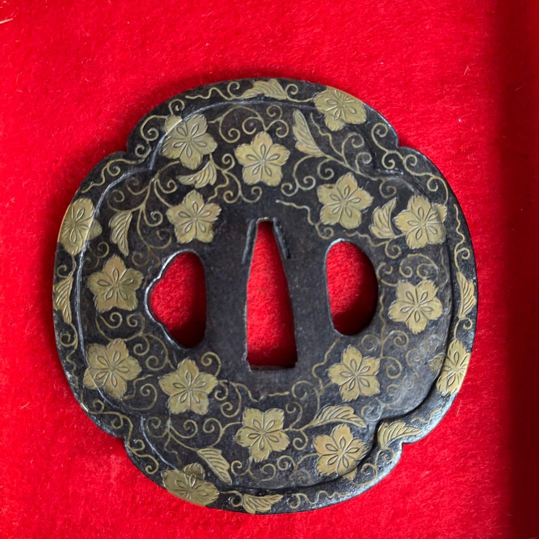 桜花紋の木瓜型平安城鍔