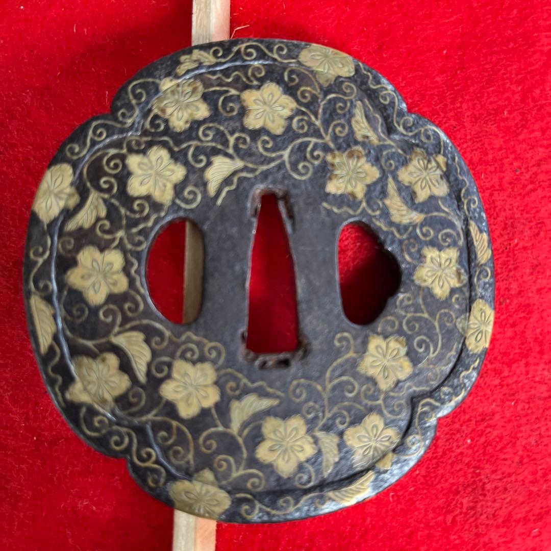 桜花紋の木瓜型平安城鍔