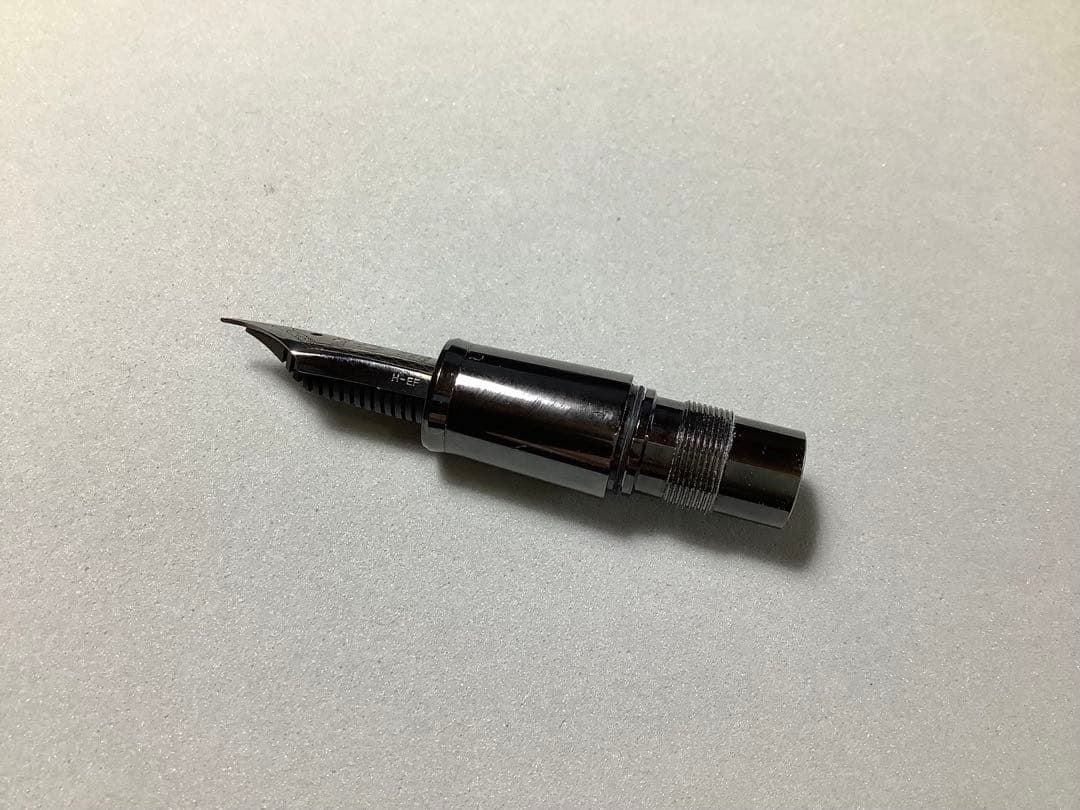 セーラーの万年筆　ブラックラスター　ペン先: EF 【不良個所あり】