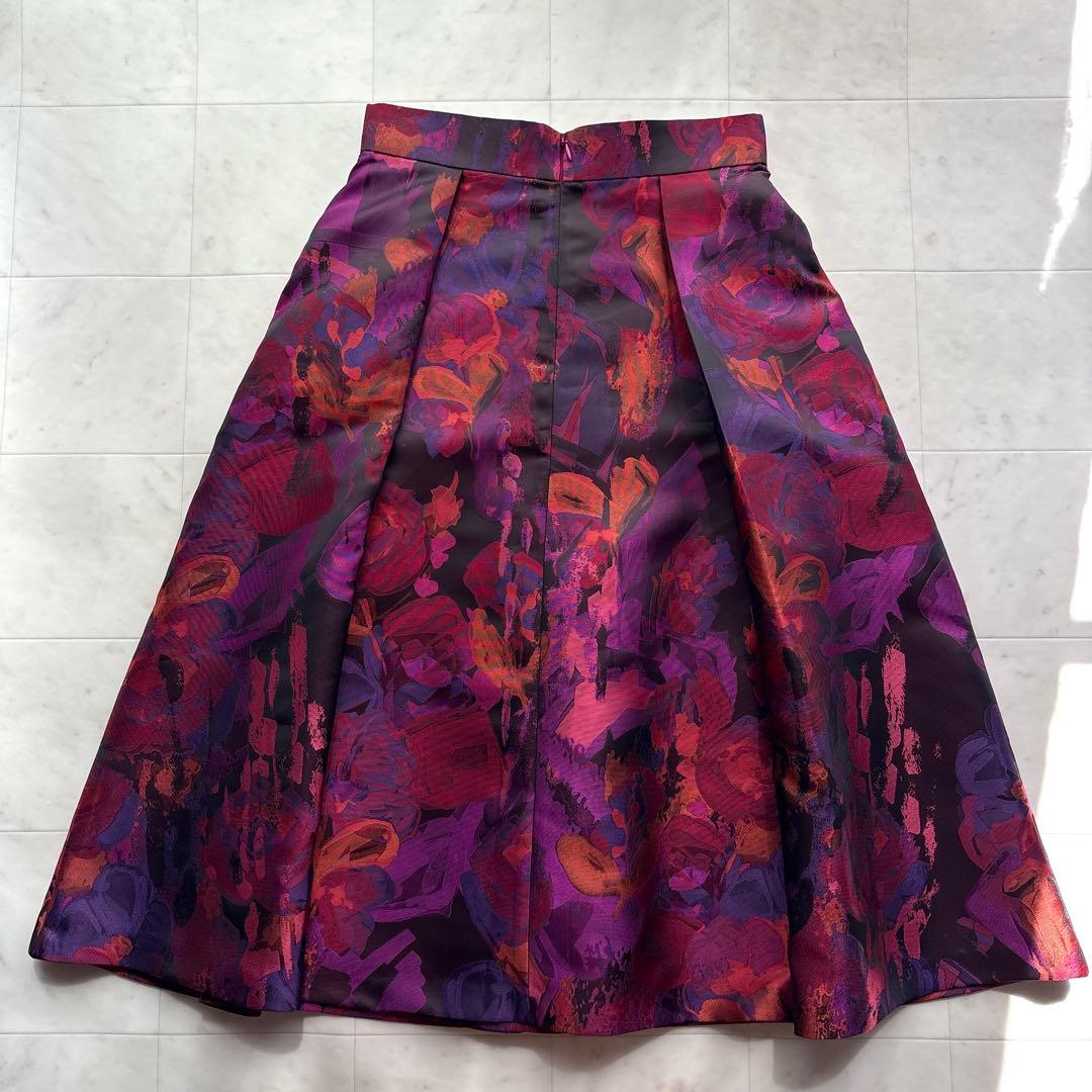 ルルウィルビー 未使用品 ネオンジャガードソフトタックスカート 総柄 サイズ2