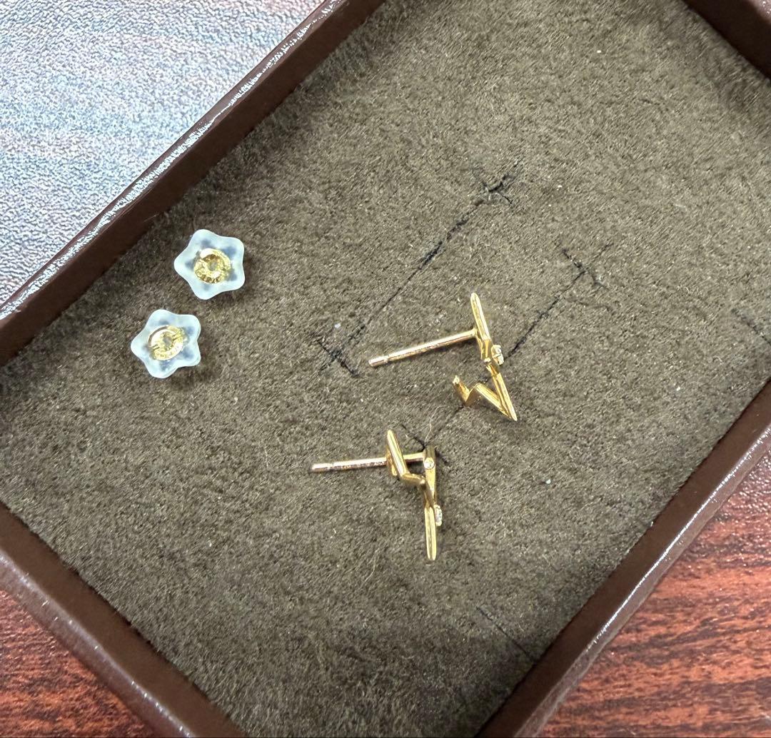 K18イエローゴールド 星型ピアス　オレフィーチェ