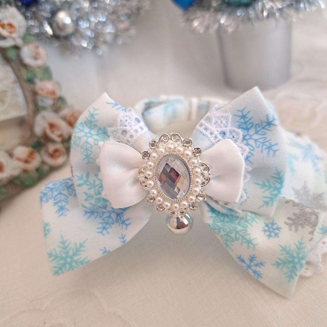 クリスマス限定、スノーフレーク柄(ホワイト)わんちゃん猫ちゃん用襟付き首輪