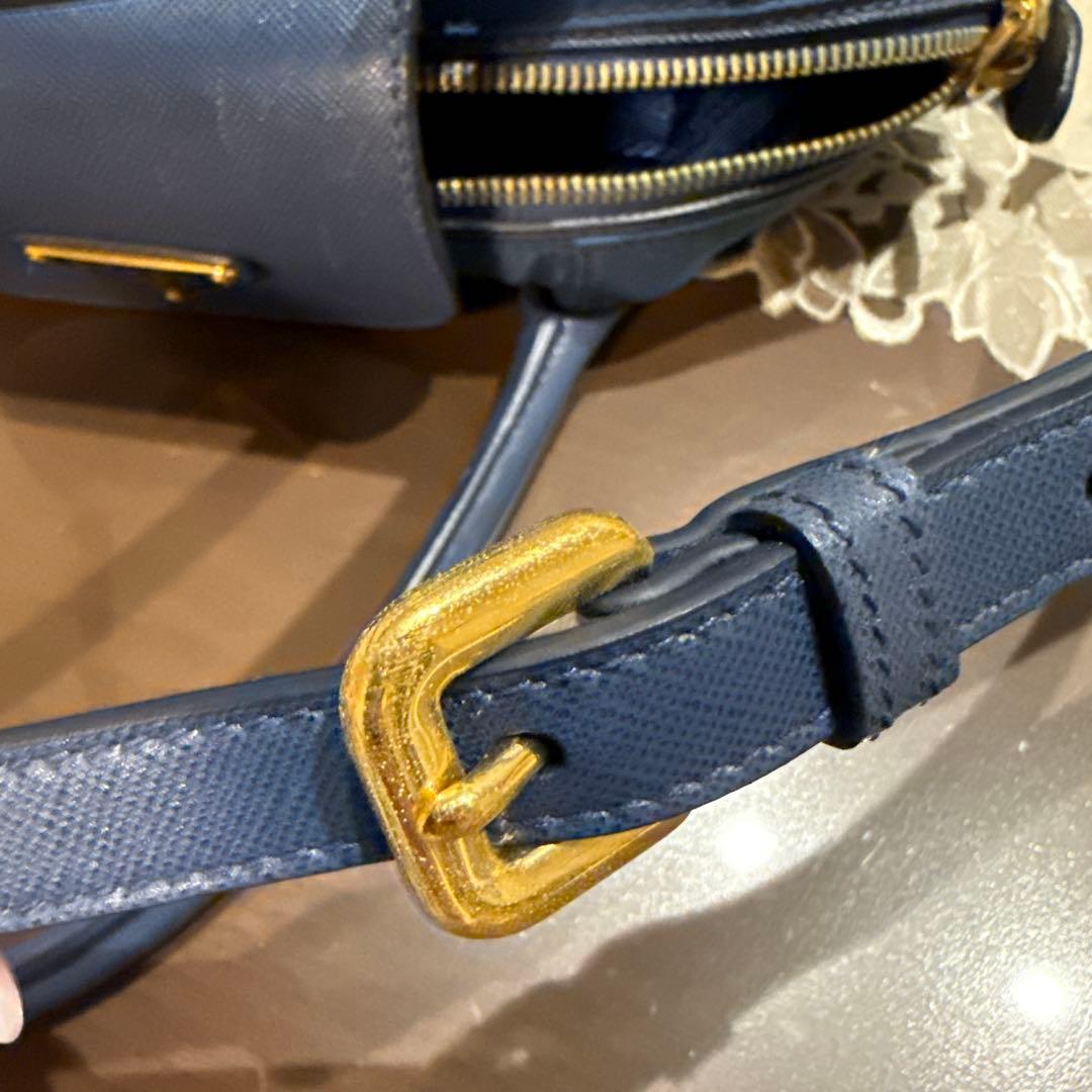 PRADA ブルーハンドバッグ