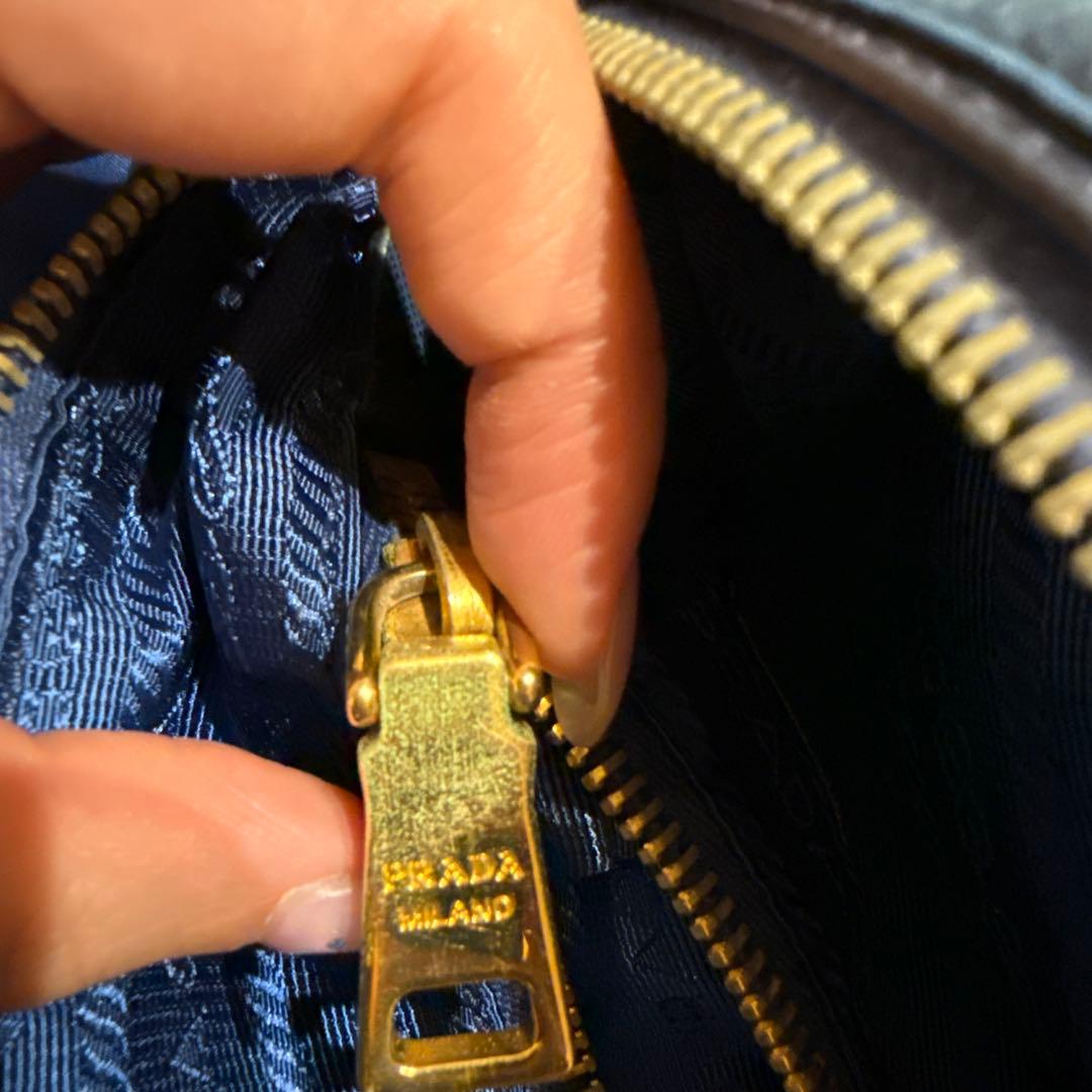 PRADA ブルーハンドバッグ