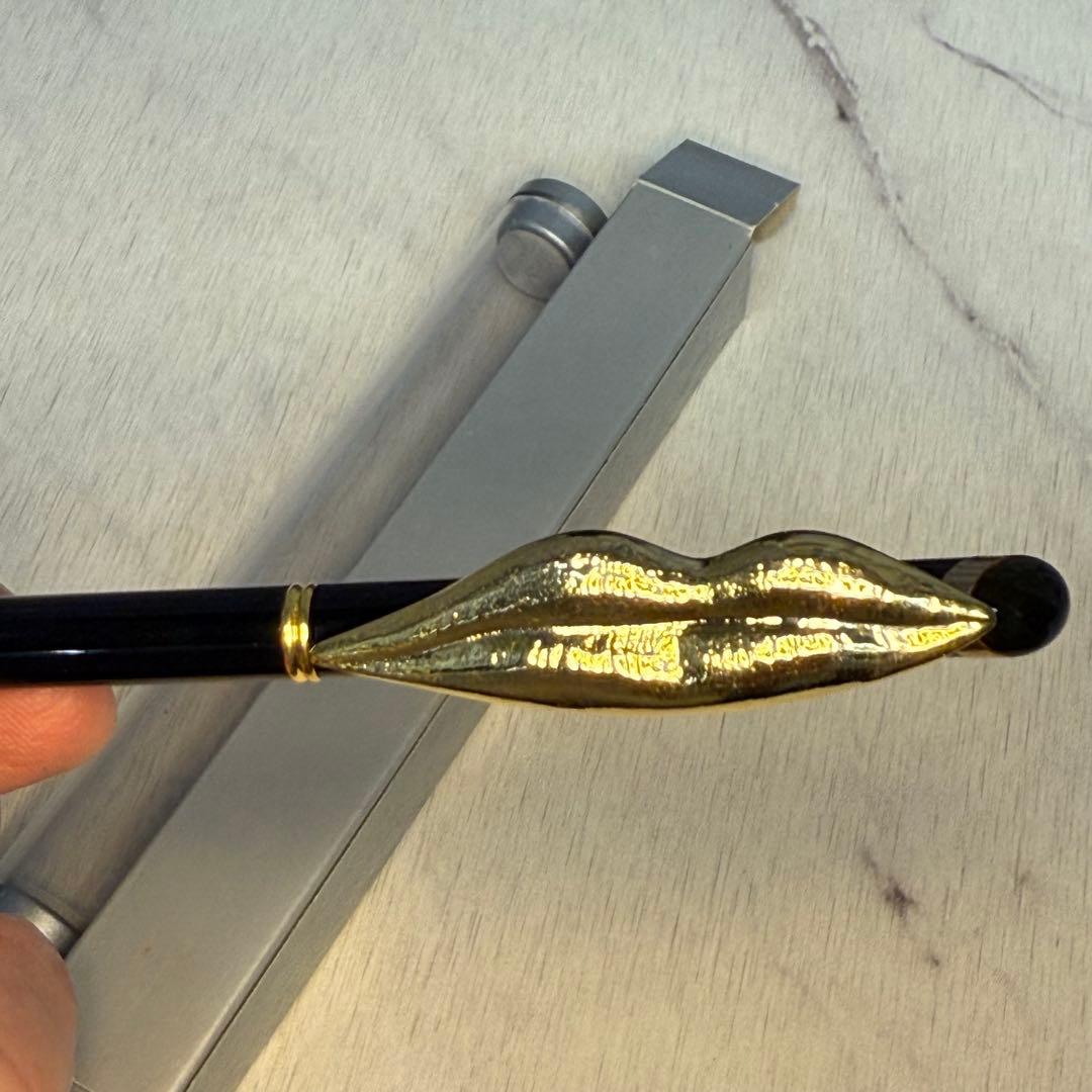 Man Ray 唇型ボールペン