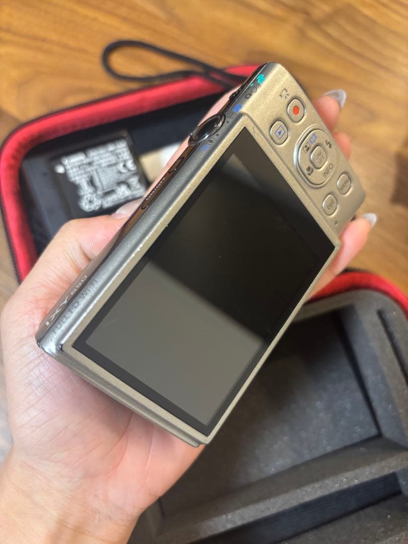 Canon IXY 650 シルバー　美品　動作問題なし