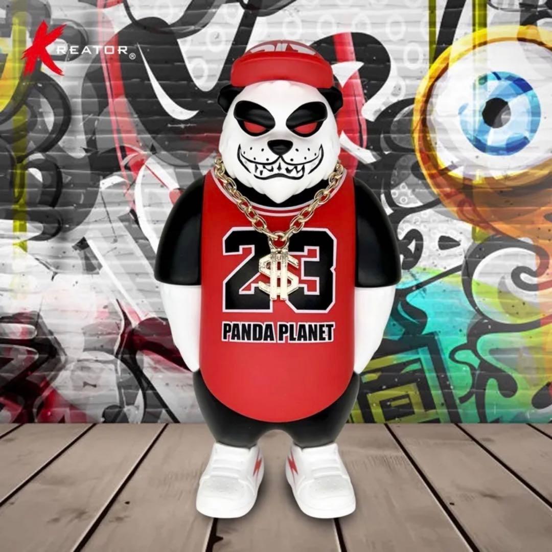 ヒップホップ・パンダ　赤　カッコいい　動物　アニマル　ポップカルチャー　おもちゃ