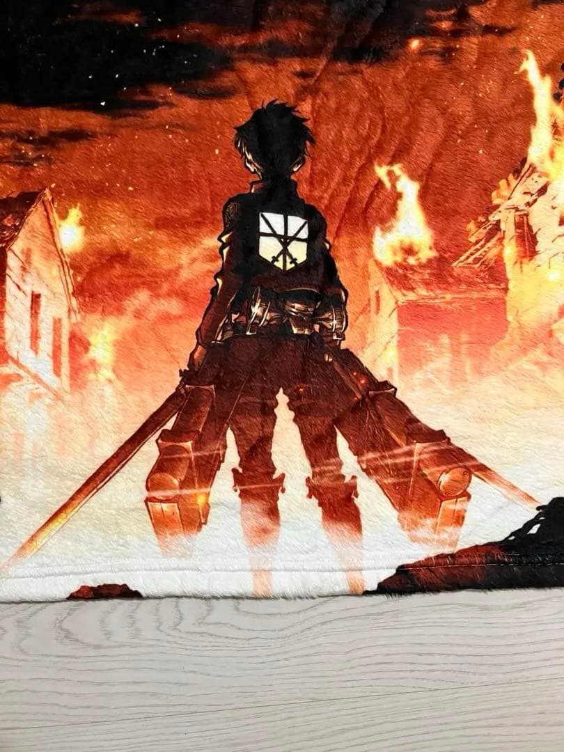 進撃の巨人 もふもふひざ掛け 美品 早い者勝ち