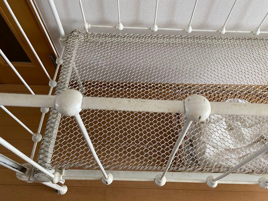 アンティーク　アイアン　ベビーベッド　ホワイト