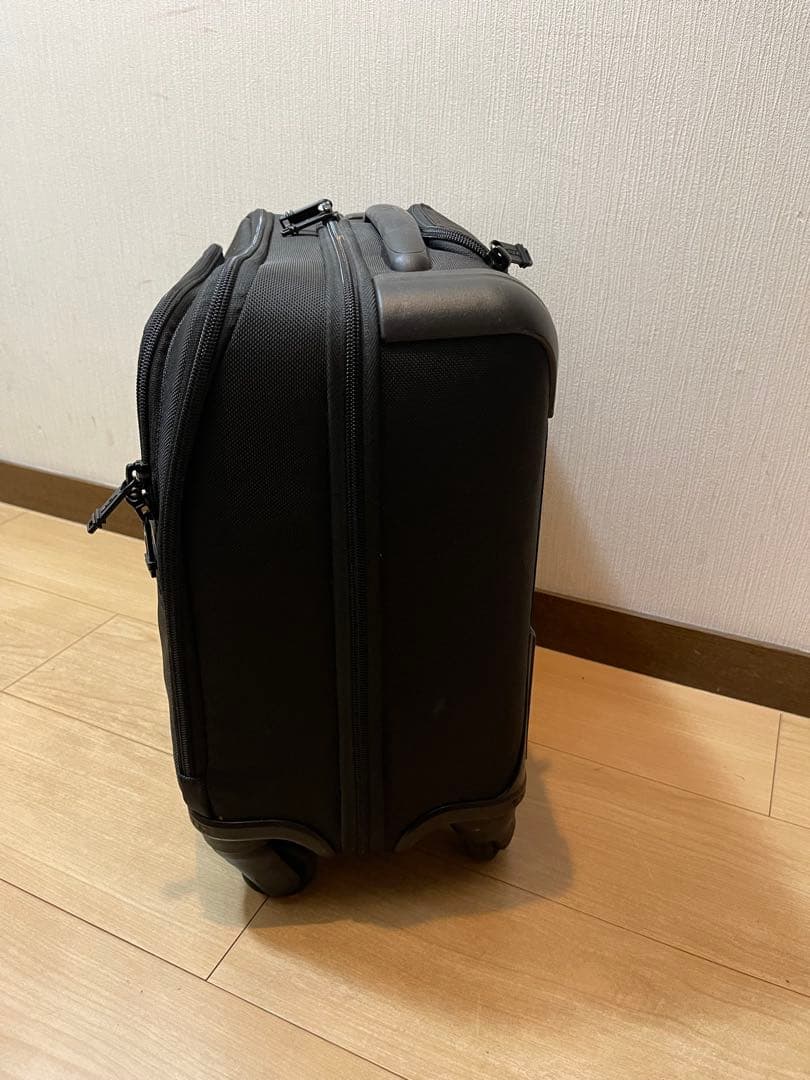 TUMI小型キャリーケース