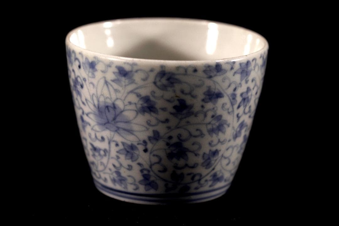 410 　古伊万里染付全面総花唐草蕎麦猪口　江戸中期