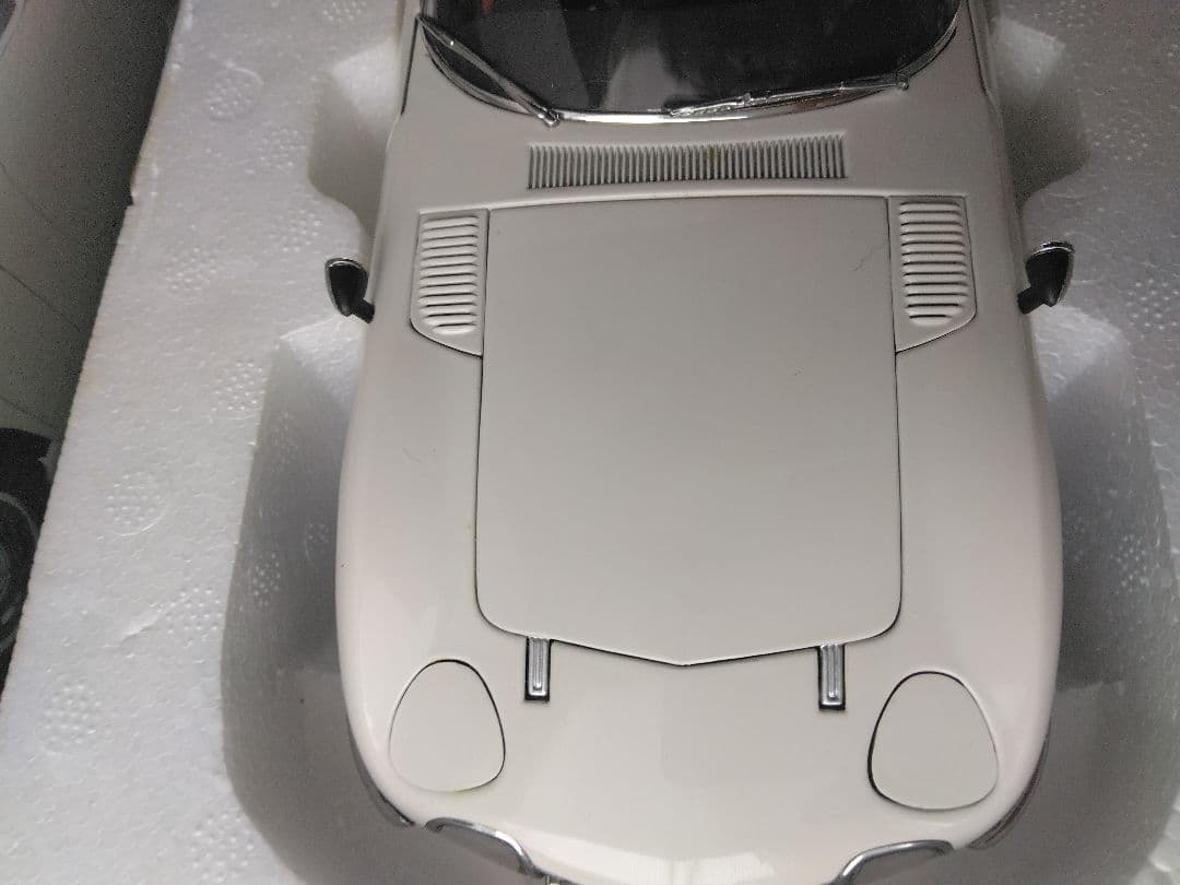 ミニカー TOYOTA 2000 GT COUPE 1/18 AUTOart