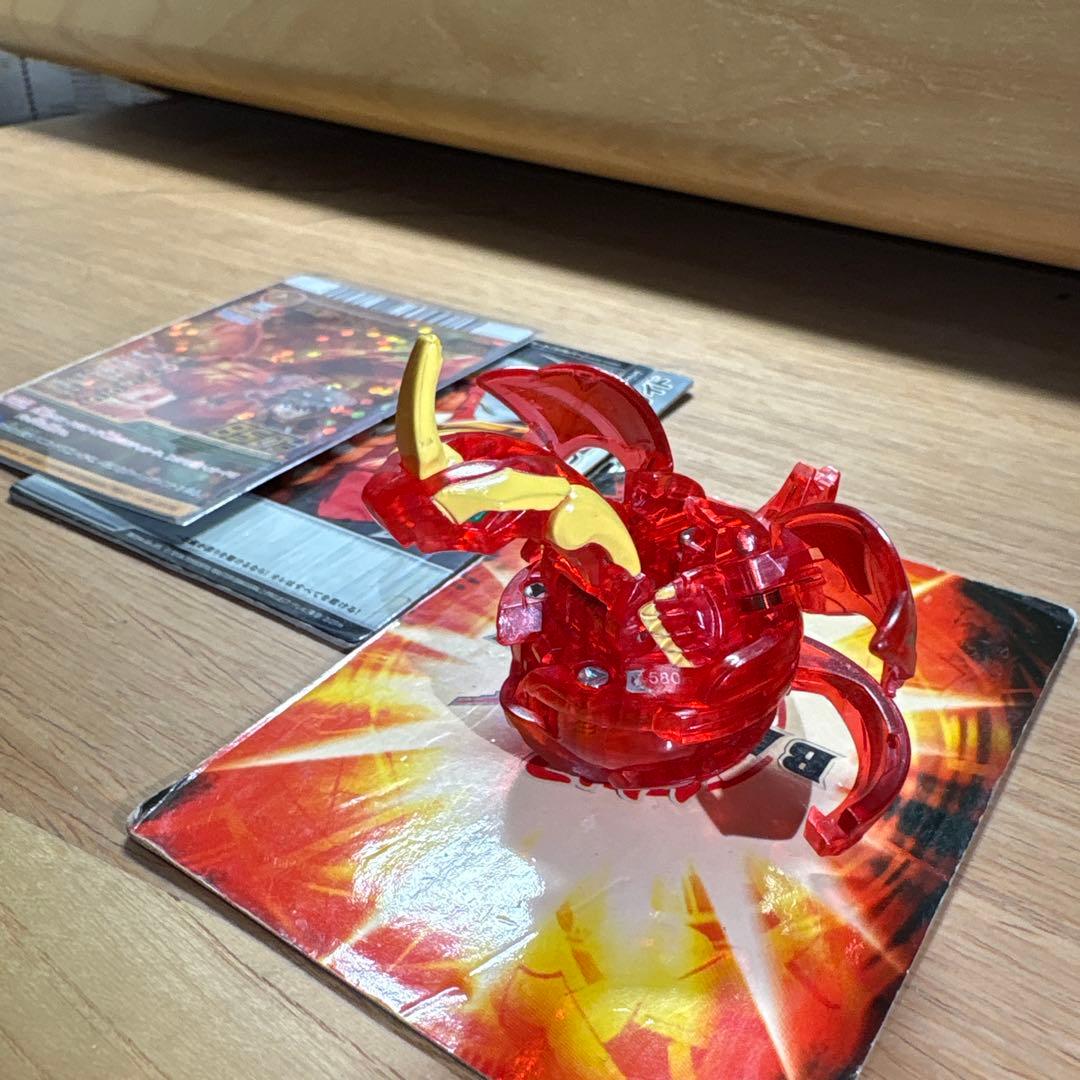 爆丸　クロスドラゴノイド　クリア　限定　カード付き　最終値下げ