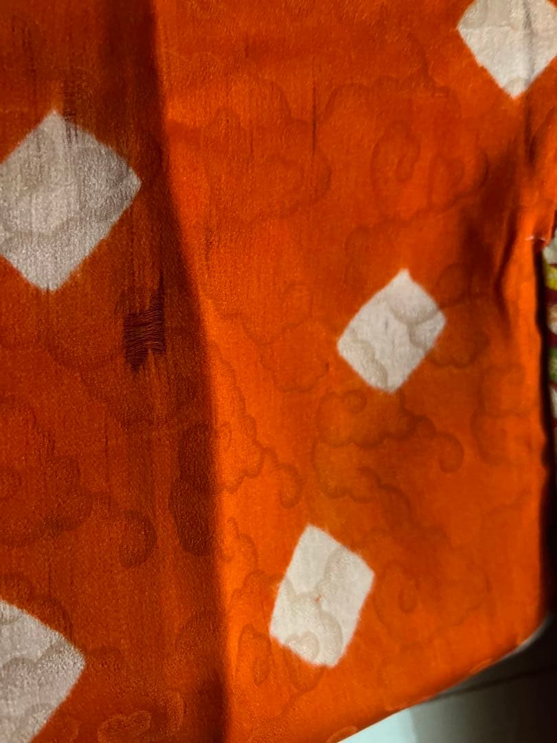 5303◆古布時代古裂アンティーク長襦袢朱色絞り染雲織柄赤に扇面松コレクションに