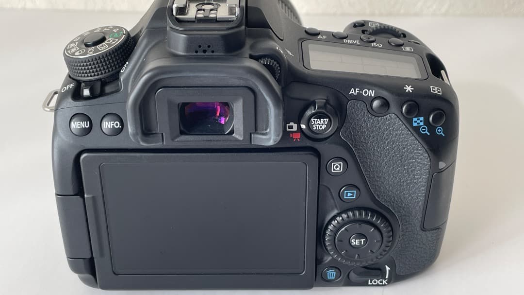 ⭐️美品⭐️ Canon EOS 80D本体＋Wレンズ　バッテリー2個付き