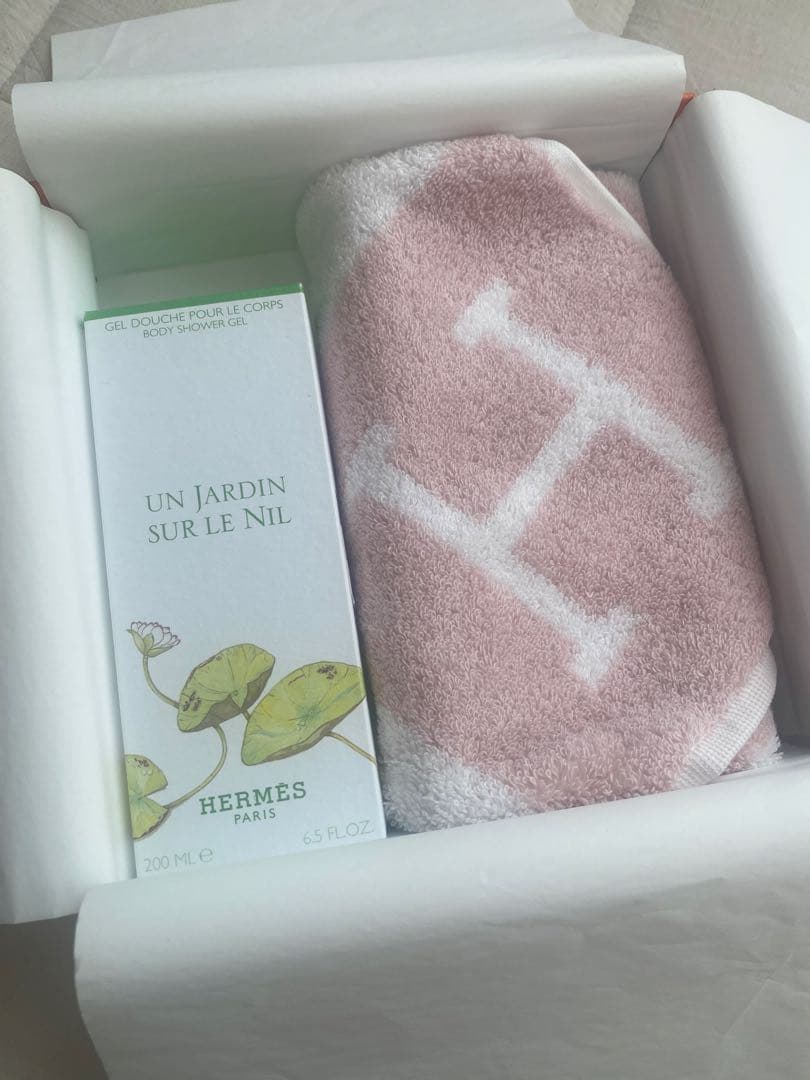 新品箱入りタグ付き　エルメス　ボディシャワジェルとタオル　セット