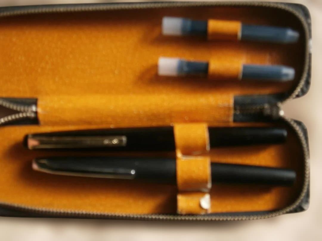 PILOT エリート万年筆 18K　と　PILOT　センスの良い万年筆の2本