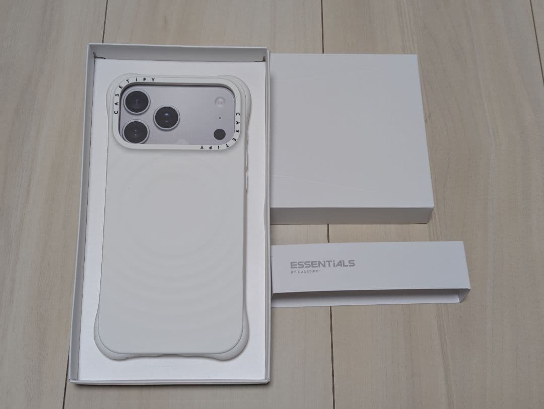 CASETiFY ウェーブ シリコンケース iPhone 17 Pro 白