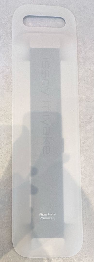 Apple iPhone Pocket ISSEY MIYAKE サファイア