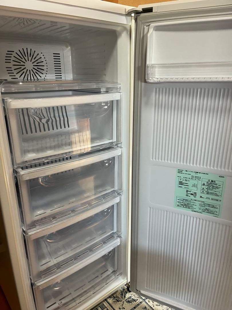 ・三菱電機ノンフロン冷凍庫 MF-U12N-W