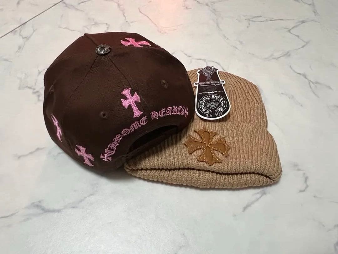 CH Chrome Heartsブラウンキャップとベージュニット帽セット