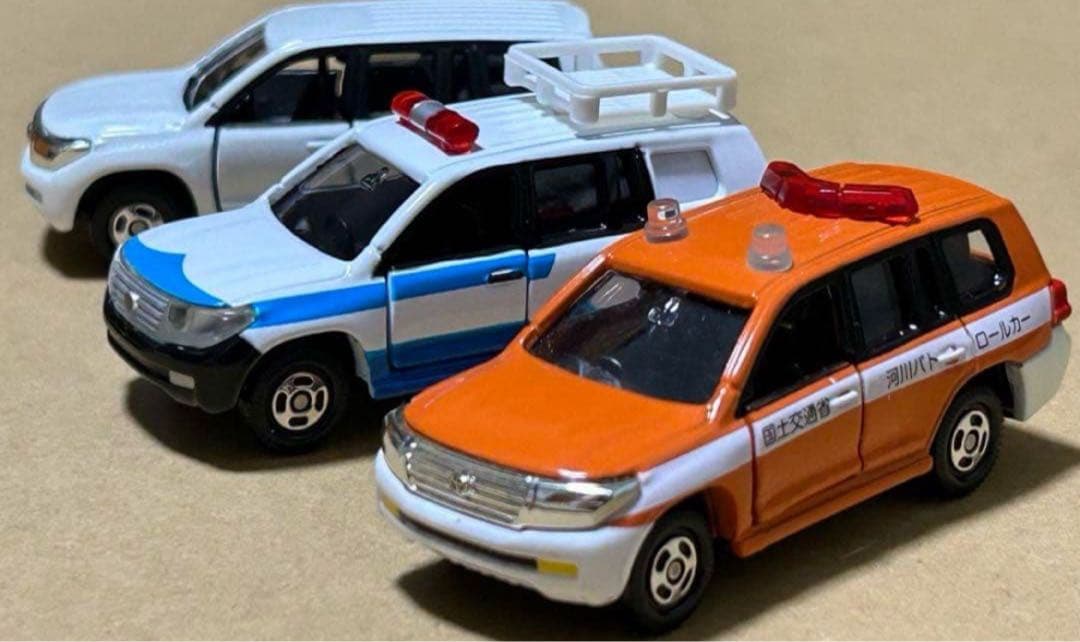 トミカ トヨタ ランドクルーザー 3台セット