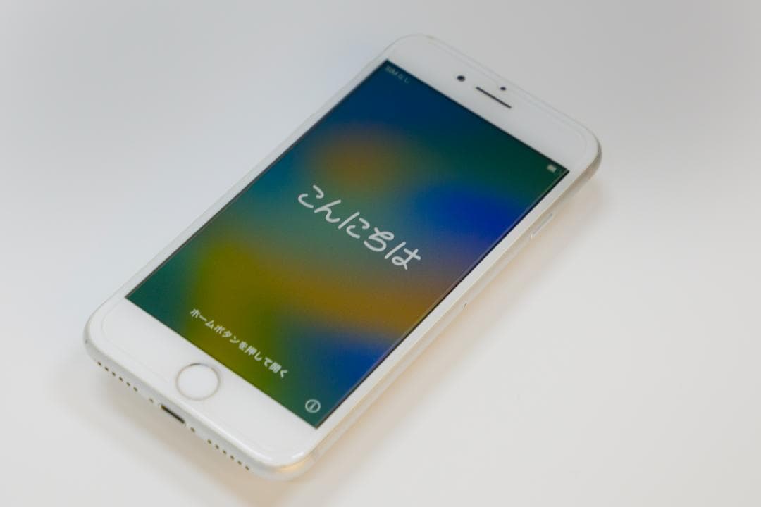 iPhone 8 SIMロックあり（DOCOMO)