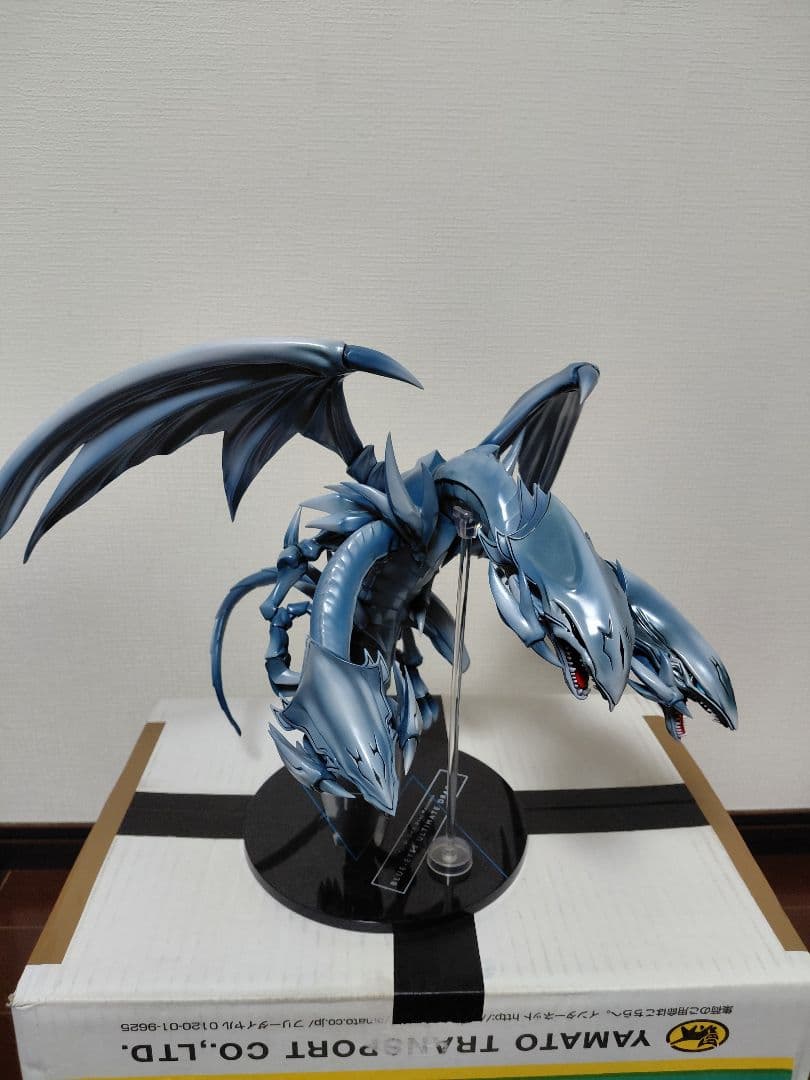 遊戯王　フィギュア　青眼の究極竜　ブルーアイズ　アルティメットドラゴン