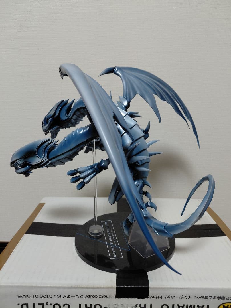 遊戯王　フィギュア　青眼の究極竜　ブルーアイズ　アルティメットドラゴン