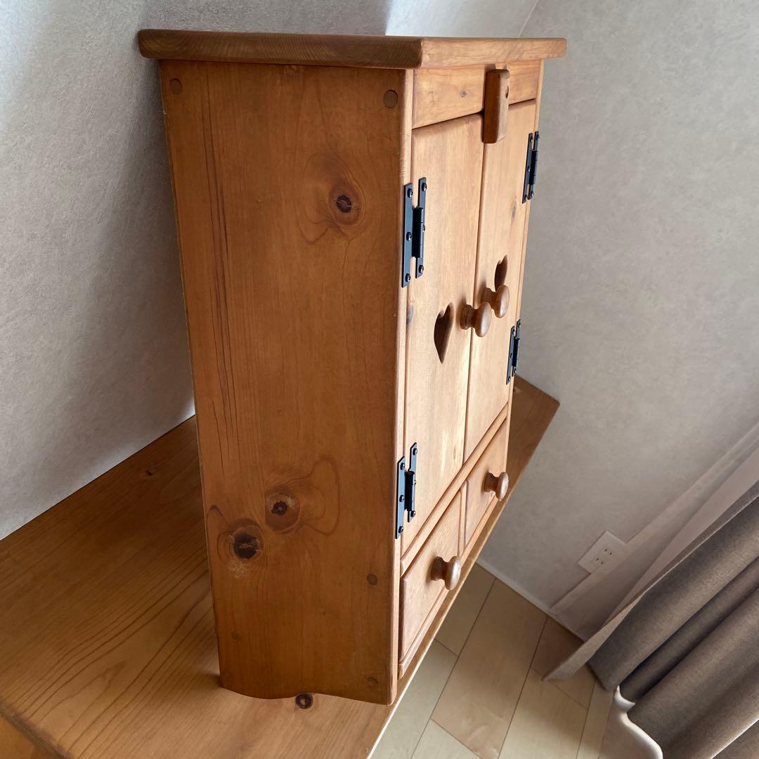 カントリー調　壁掛け木製キャビネット