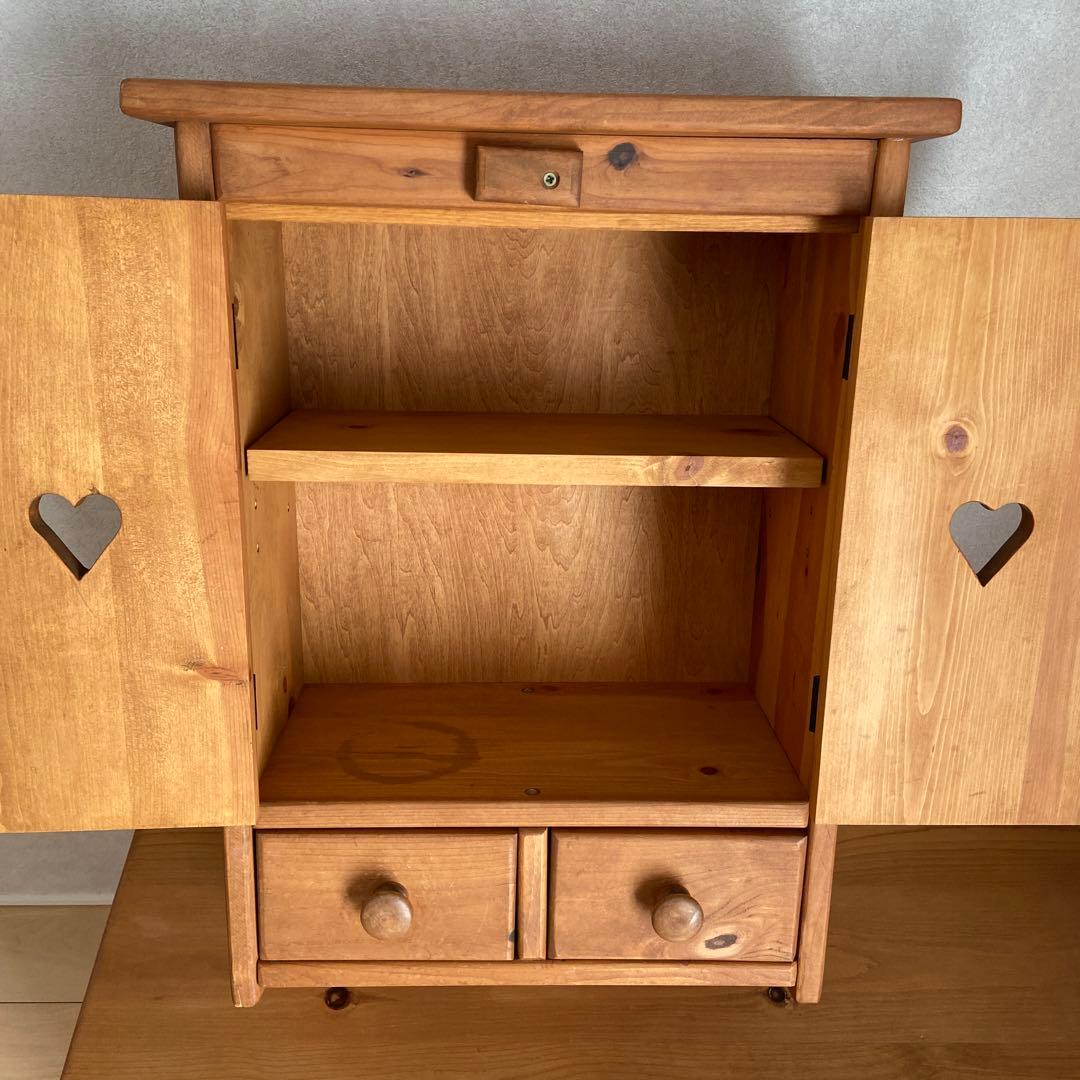 カントリー調　壁掛け木製キャビネット