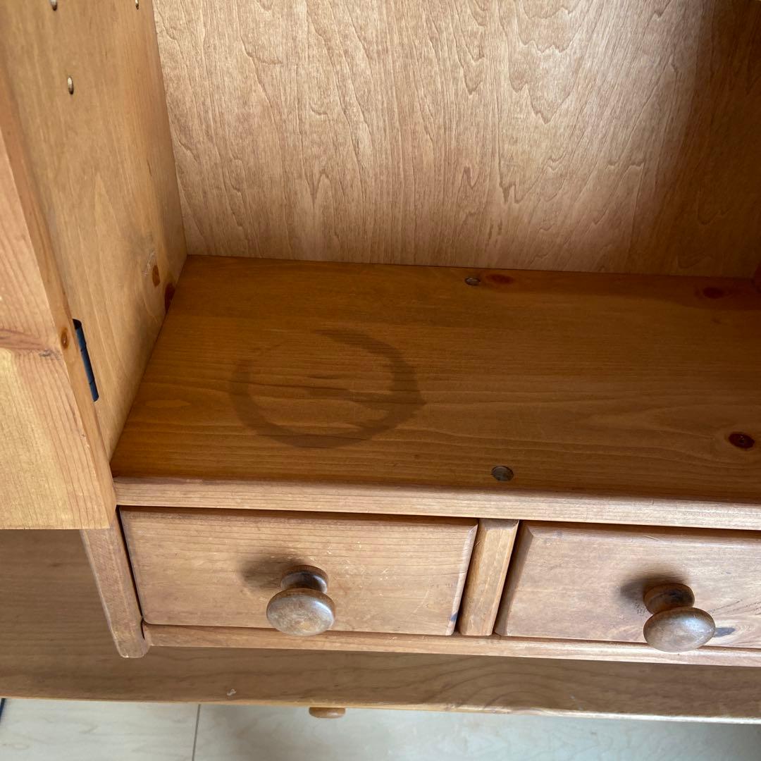 カントリー調　壁掛け木製キャビネット