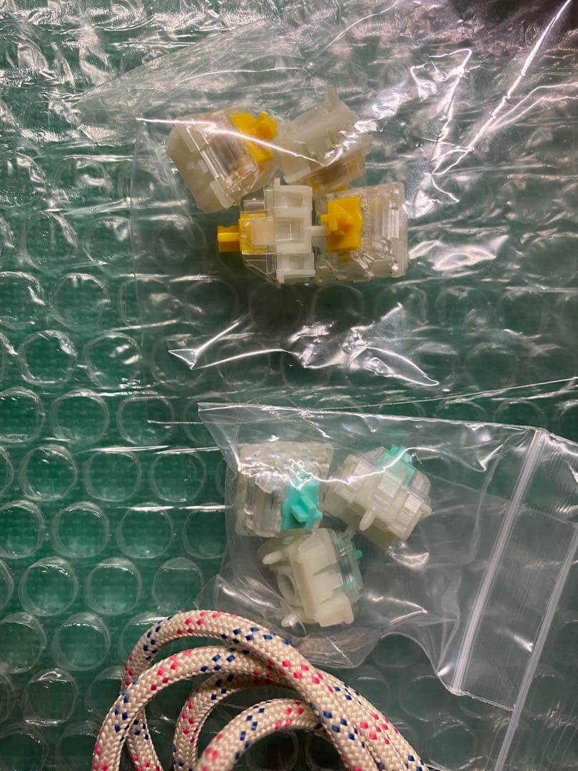 Wooting uwu RGB 替えのキースイッチ付き