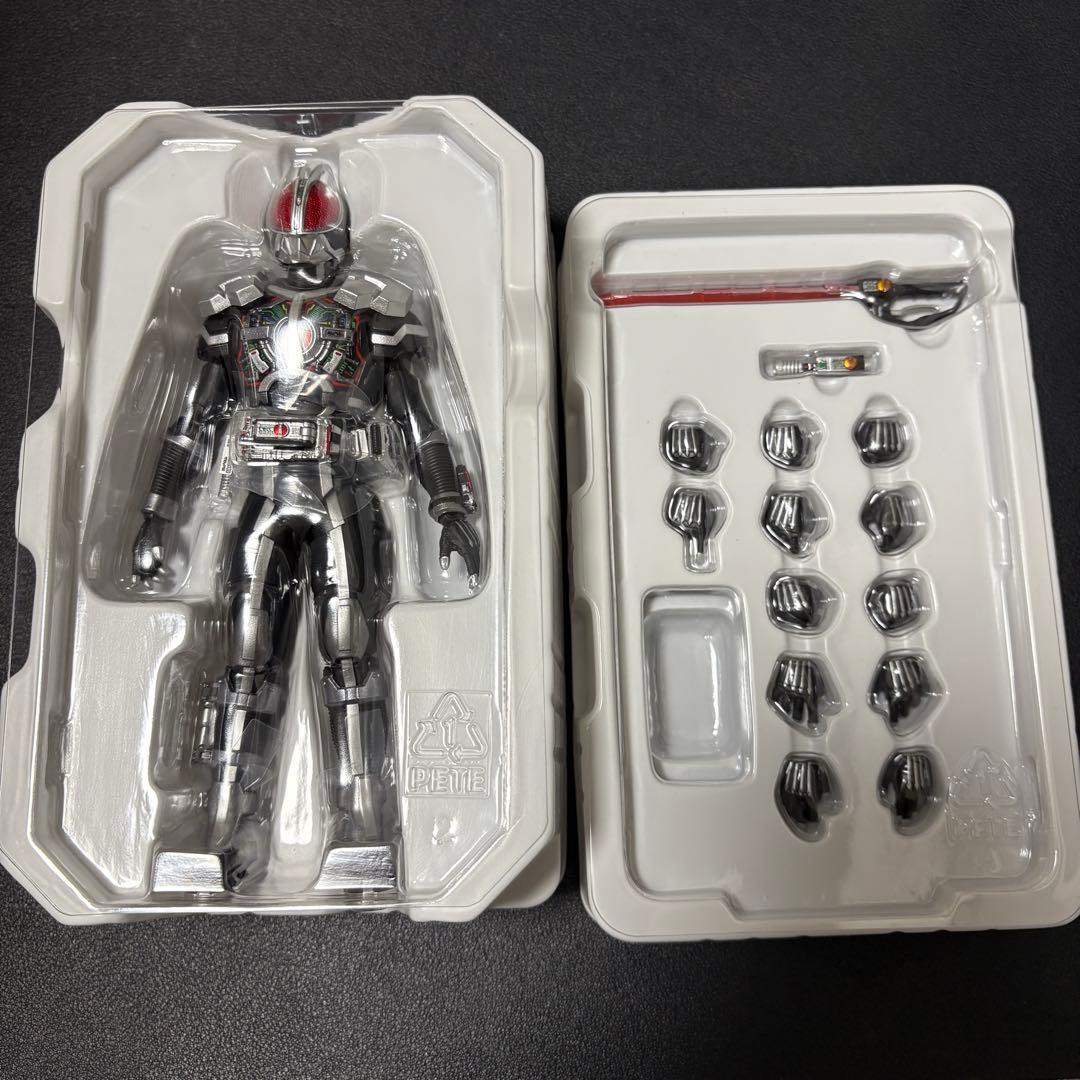 真骨彫製法 仮面ライダーファイズ アクセルフォーム フィギュアーツ