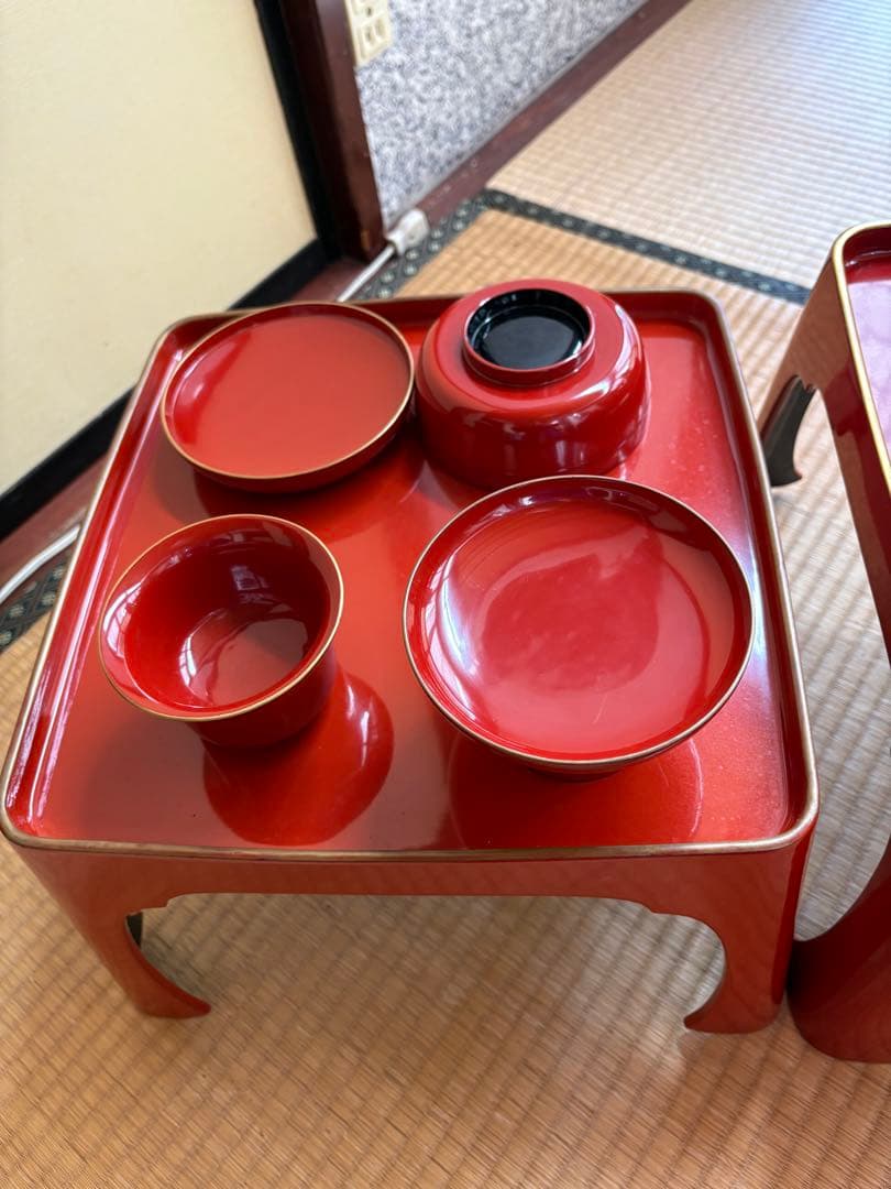 赤漆器セット 金縁付き 皿・椀・蓋付き、御膳大、中、付き