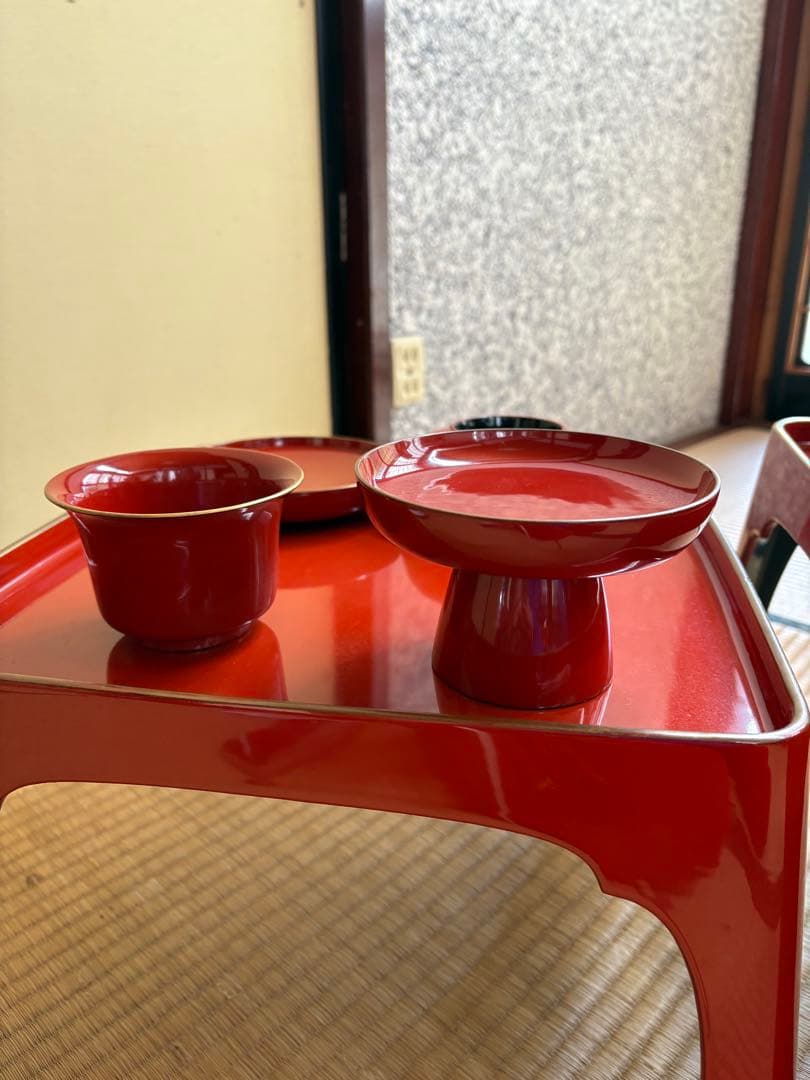 赤漆器セット 金縁付き 皿・椀・蓋付き、御膳大、中、付き