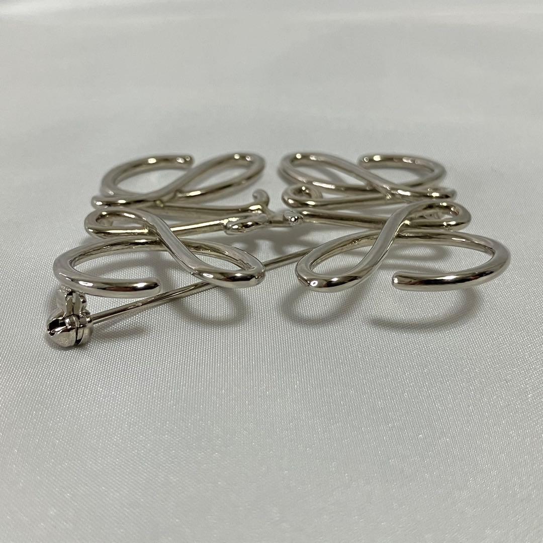 ロエベ アナグラム ブローチ シルバー 中古良品